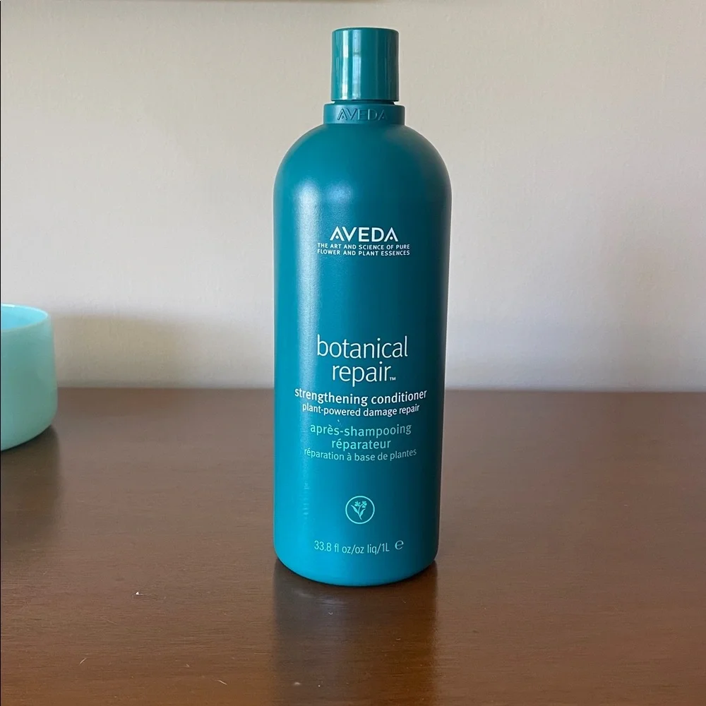 Aveda BOTANICAL REPAIR™ STRENGTHENING CONDITIONER - 1 liter - Picture 1 of 7